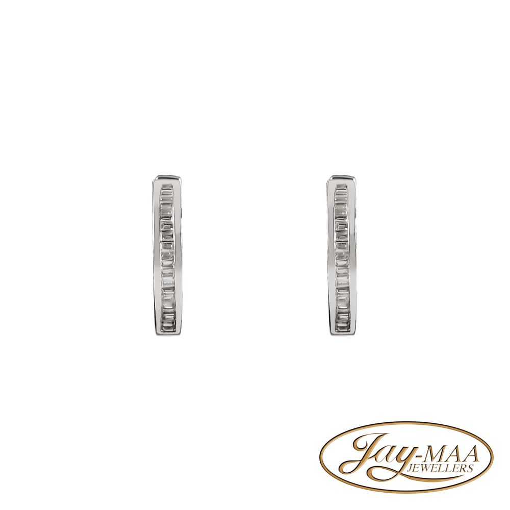 Jewellery-Ad-Social-Media-Jay-Maa-Jewellers-White-Gold-Diamond-Earrings-03-FRONT Jewellery-Ad-Social-Media-Jay-Maa-Jewellers-White-Gold-Diamond-Earrings-03-FRONT